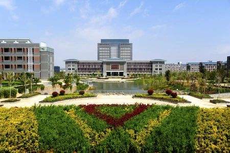 蒲江县寿安中学地处成都市优先发展的14个重点集镇之一的寿安镇,位于